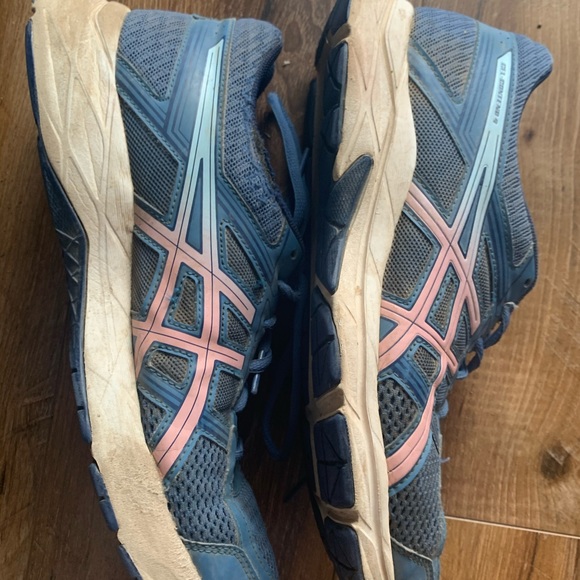 ASICS - Picture 5 of 5